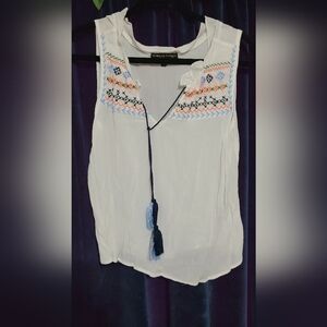 Lightweight sleeveless Top